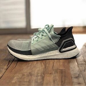 Adidas Ultraboost 19 Men’s Size 9.5 Black Mint Green Running Shoes Boost Cushion